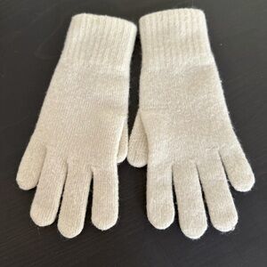 Cozy Cream Knit Gloves